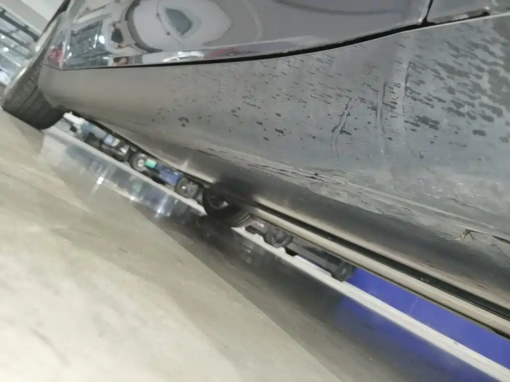 Tesla Model Y — миниатюра 21