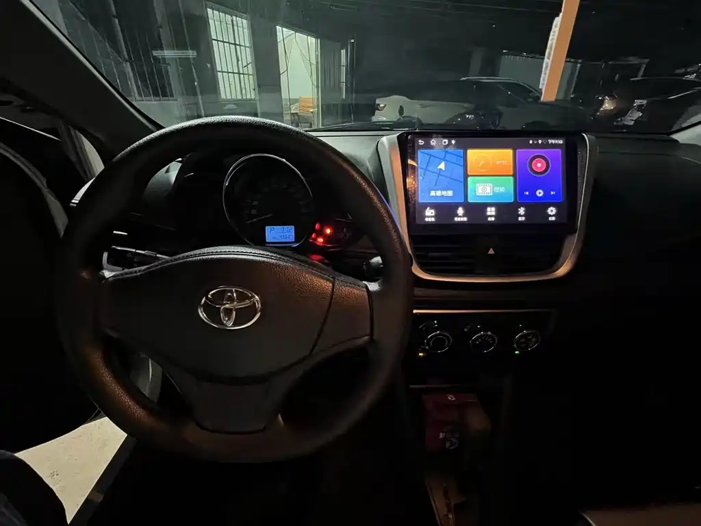 Toyota Yaris L — миниатюра 3