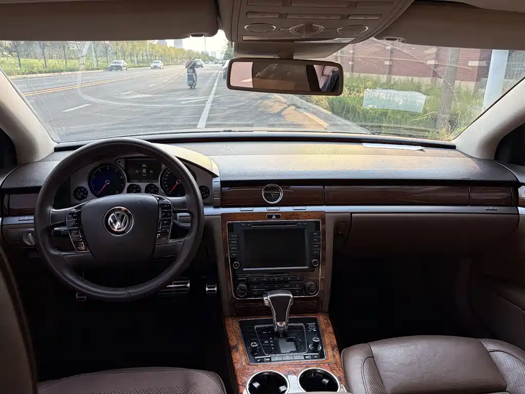 Volkswagen Phaeton — миниатюра 14