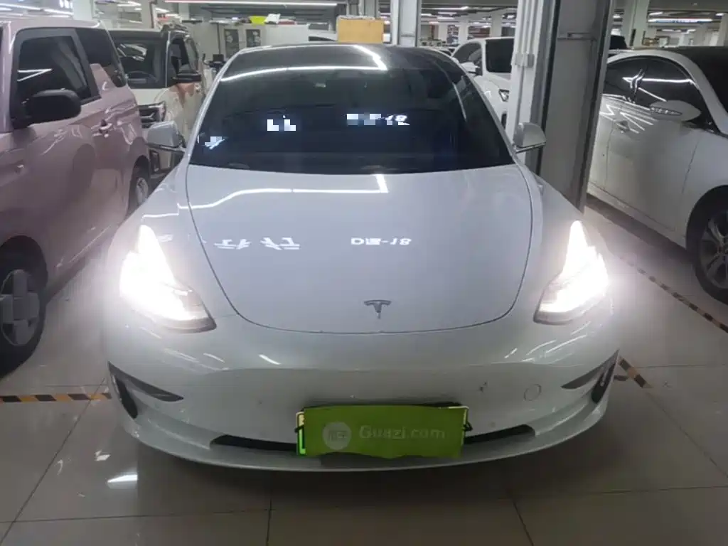 Tesla Model 3 — миниатюра 3