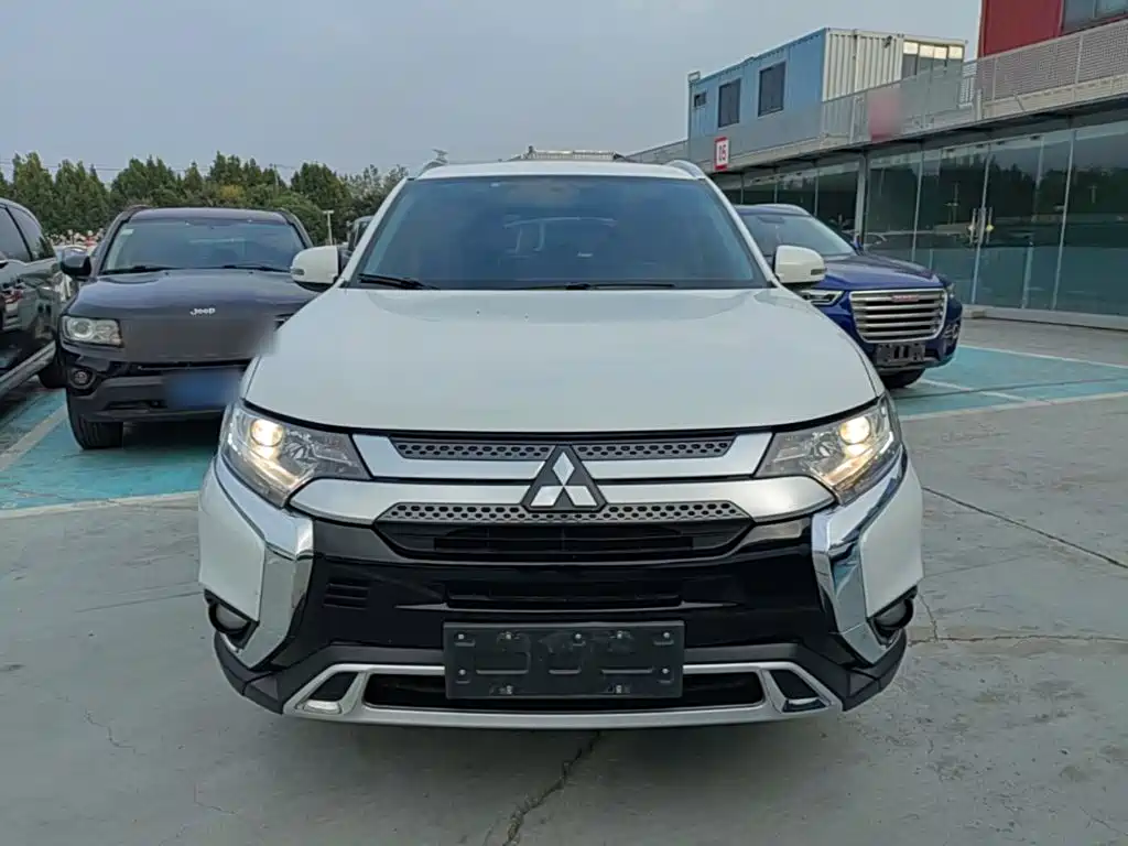 Mitsubishi Outlander — миниатюра 3