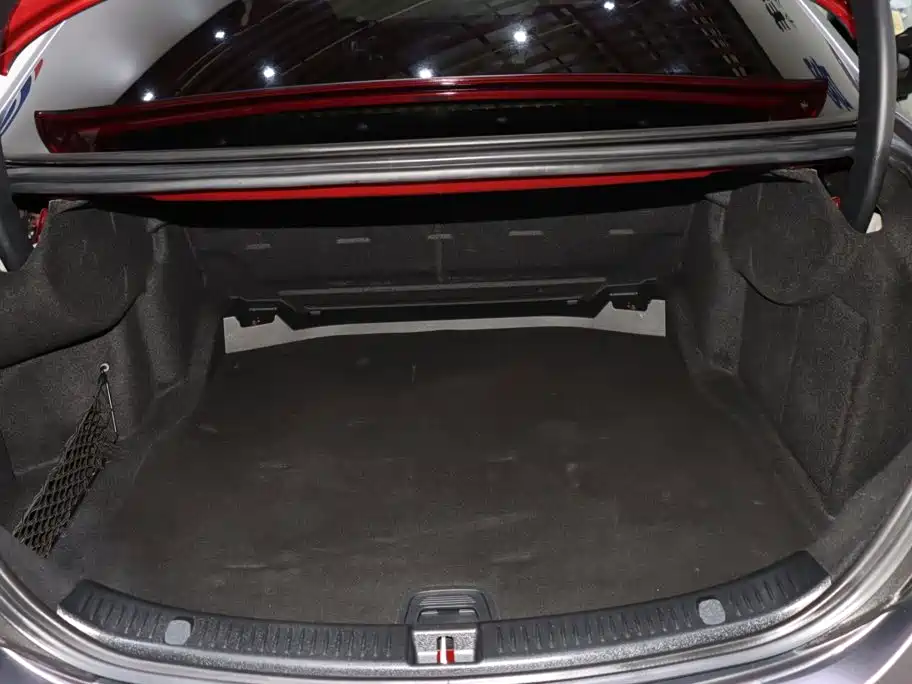 Mercedes-Benz E-Class — миниатюра 17
