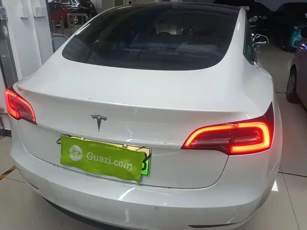 Tesla Model 3 — миниатюра 6