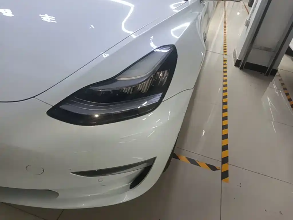 Tesla Model 3 — миниатюра 24