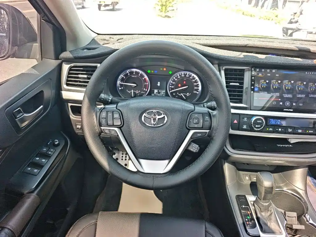 Toyota Highlander — миниатюра 11