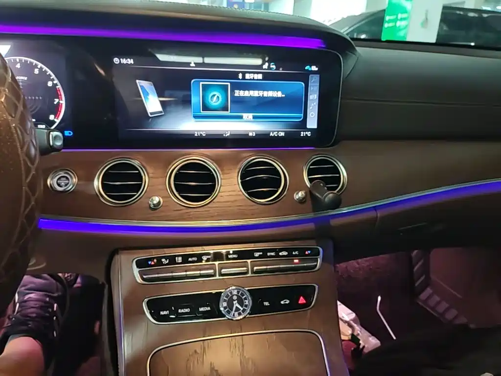 Mercedes-Benz E-Class — миниатюра 13