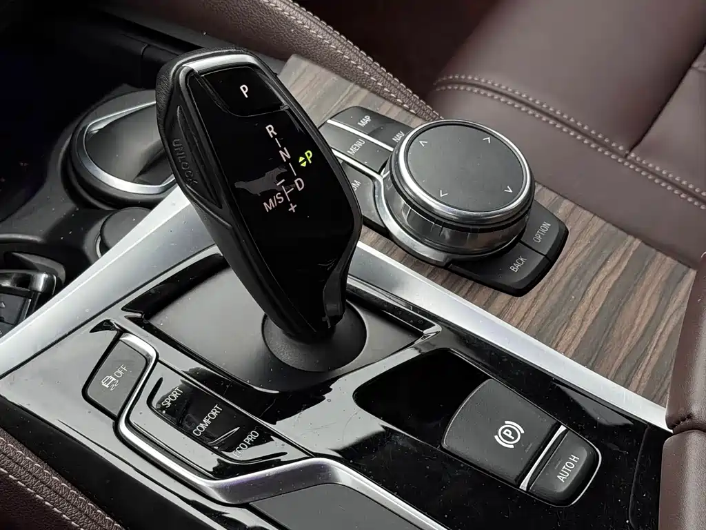 BMW 5 Series — миниатюра 14
