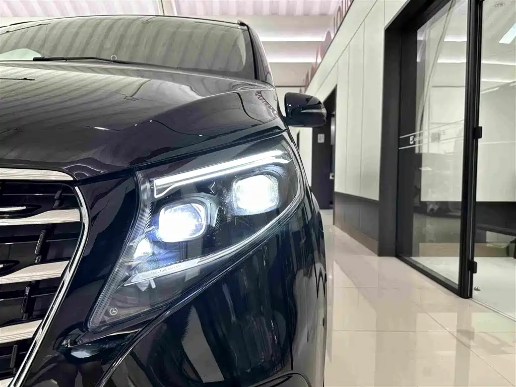 Mercedes-Benz V-Class — миниатюра 28