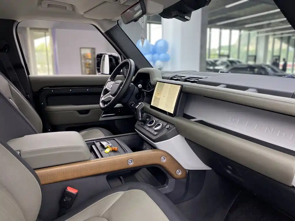 Land Rover Defender — миниатюра 19