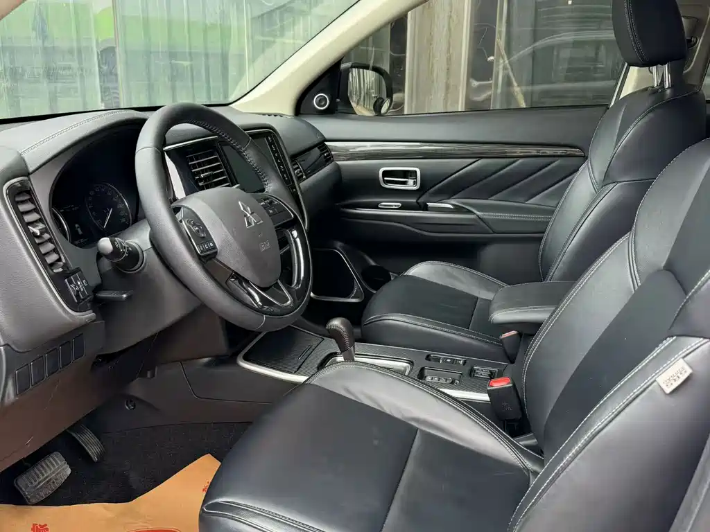 Mitsubishi Outlander — миниатюра 7