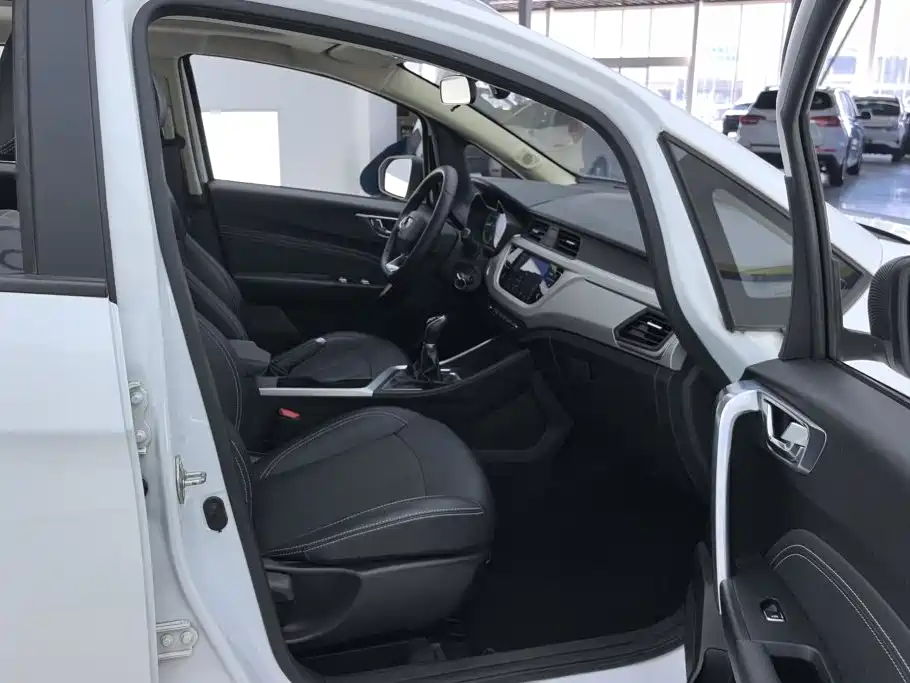 Geely Vision X3 — миниатюра 8