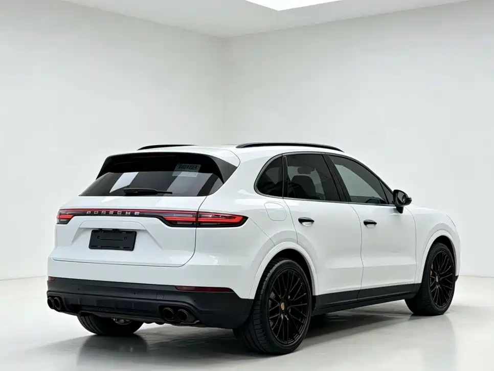 Porsche Cayenne — миниатюра 7