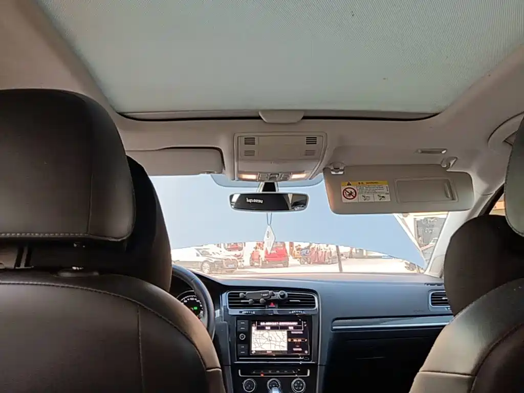 Volkswagen Golf — миниатюра 18