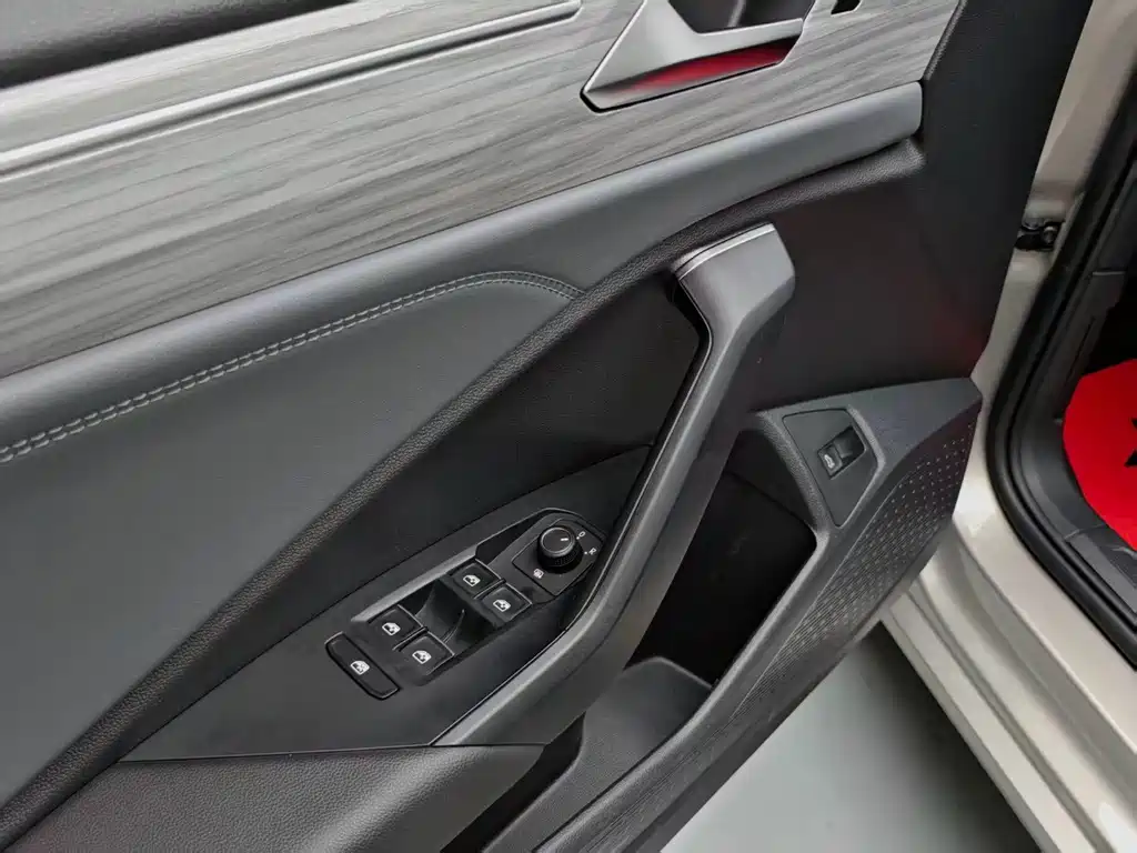 Volkswagen Sagitar — миниатюра 9