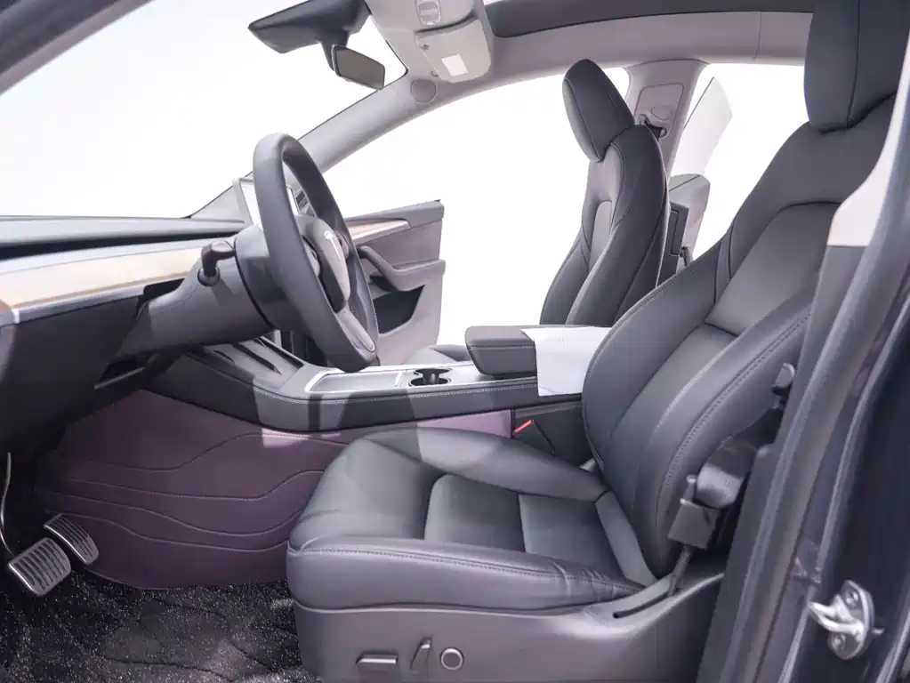 Tesla Model Y — миниатюра 21