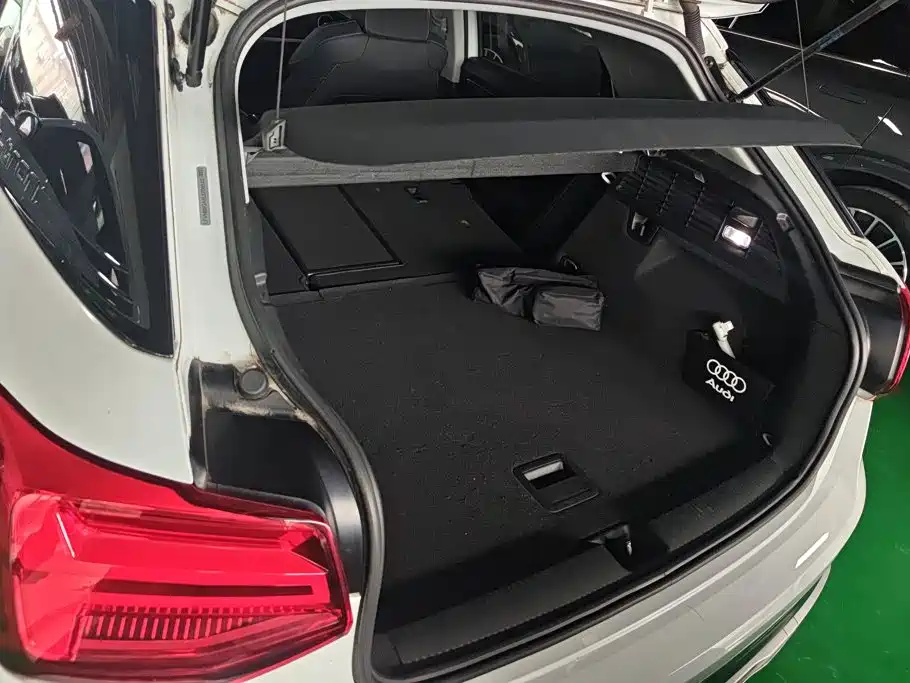 Audi Q2L e-tron — миниатюра 4