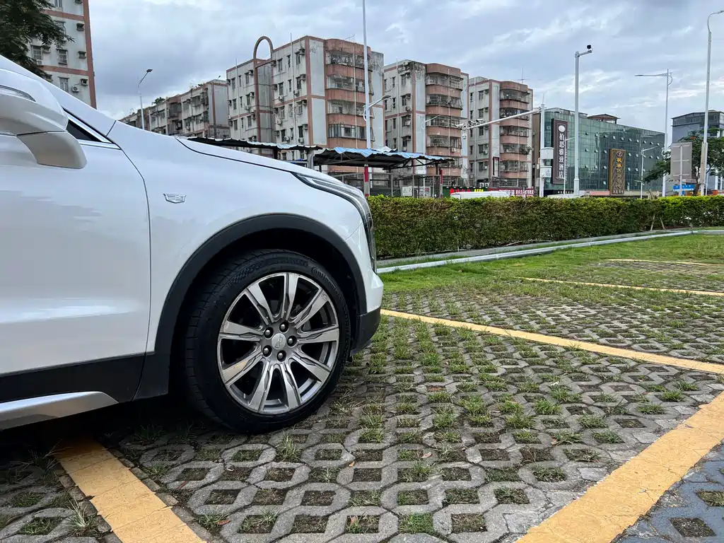 Cadillac XT4 2018 28T