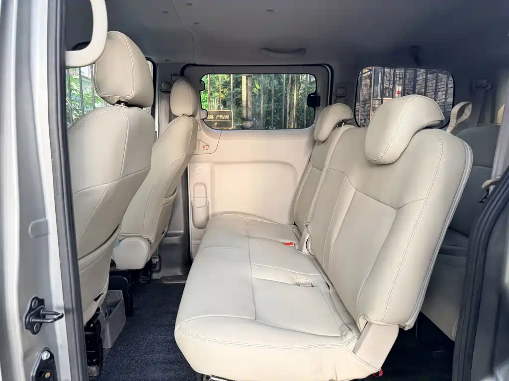 Nissan NV200 — миниатюра 8