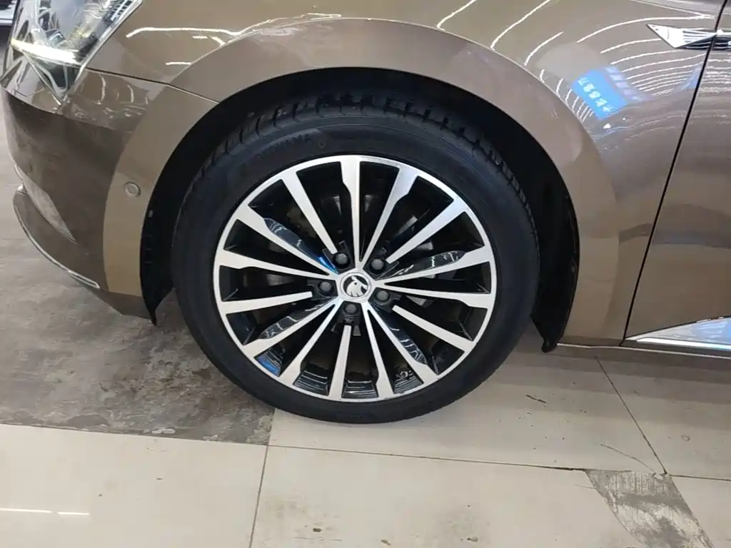 Skoda Superb — миниатюра 23