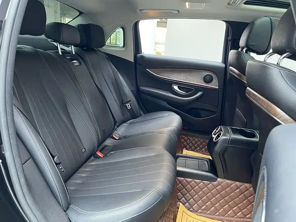 Mercedes-Benz E-Class — миниатюра 16