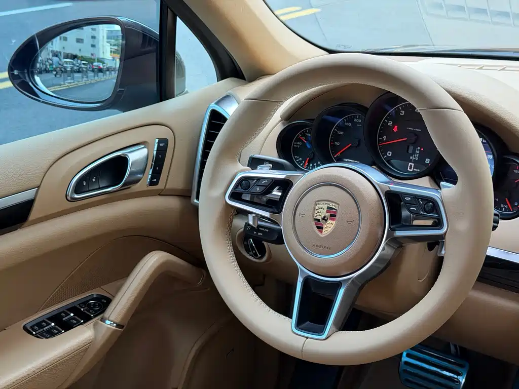Porsche Cayenne — миниатюра 17