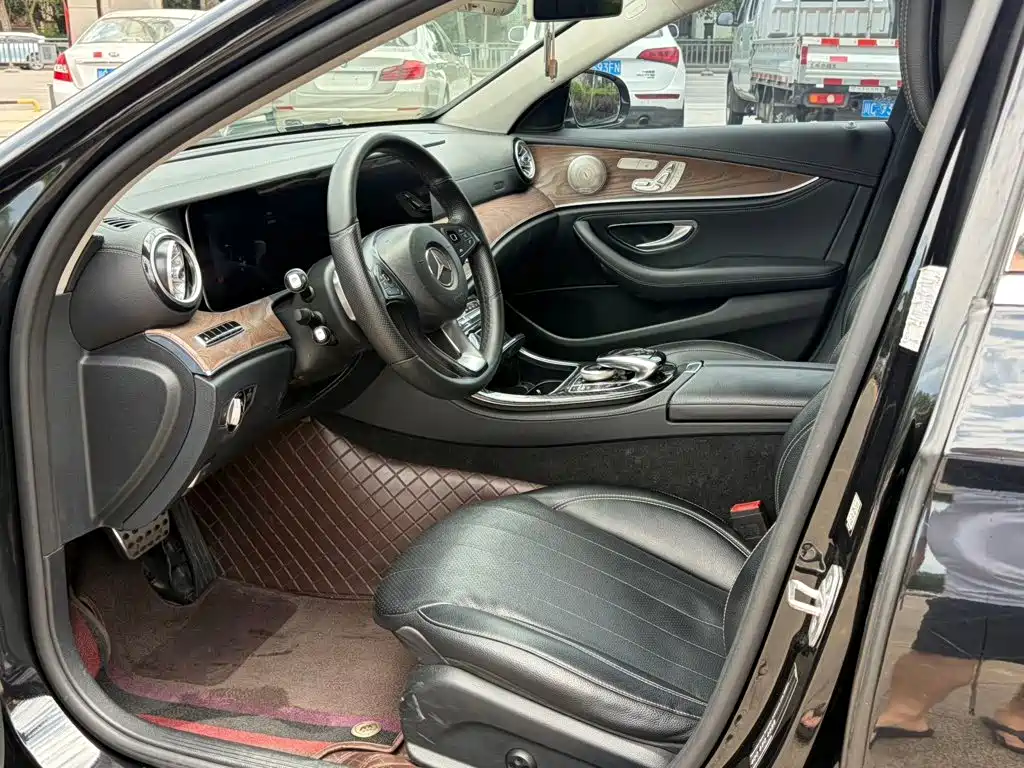 Mercedes-Benz E-Class — миниатюра 6