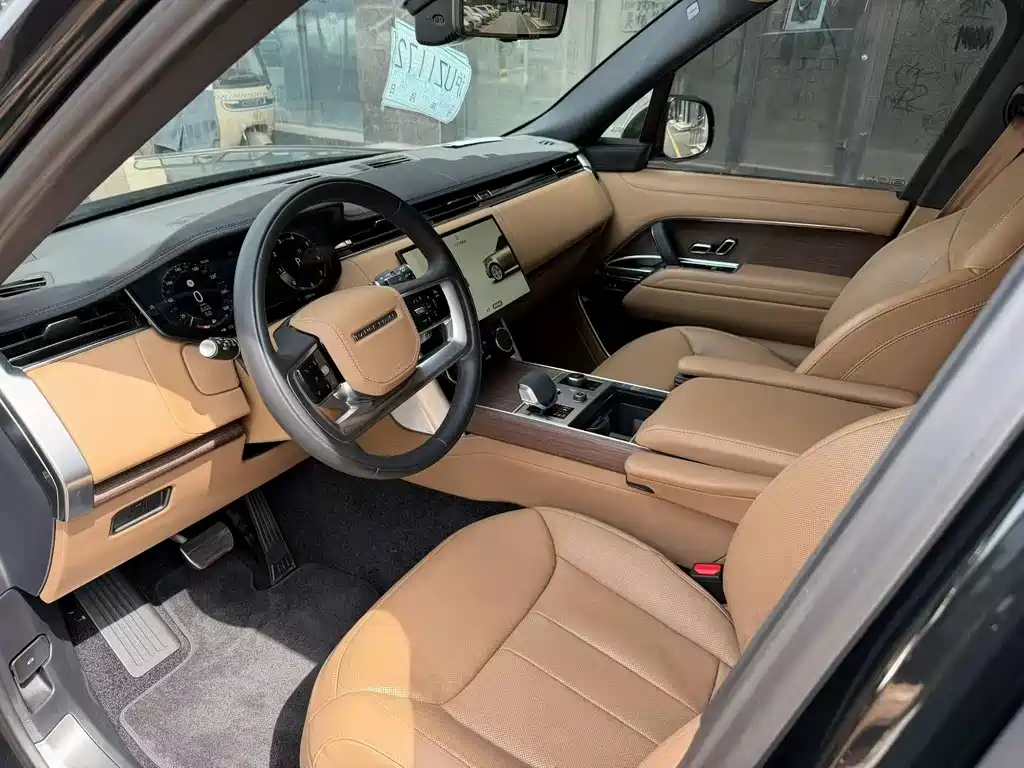 Land Rover Range Rover 2023 3.0 L6 400PS мест Long Wheelbase