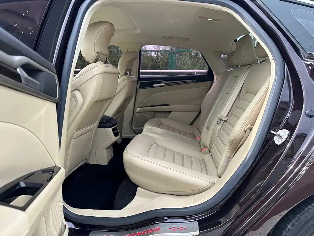 Ford Mondeo — миниатюра 8