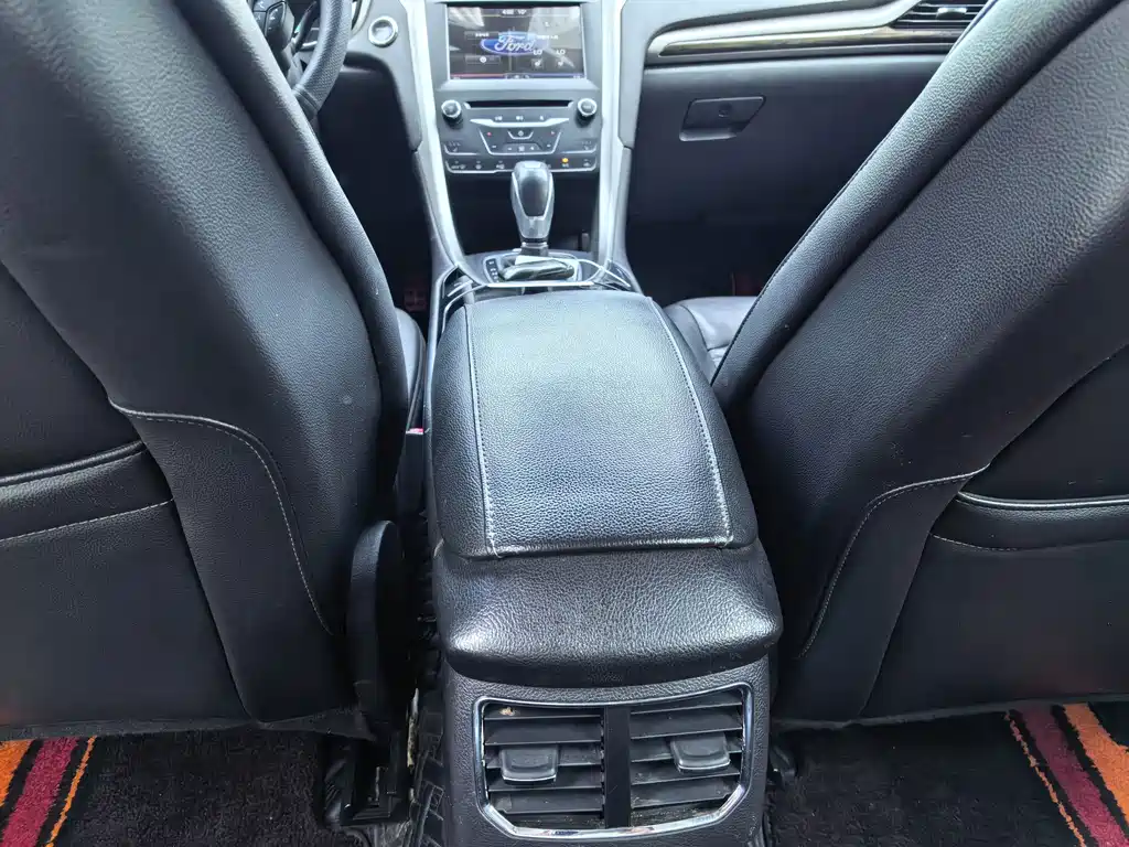 Ford Mondeo — миниатюра 6
