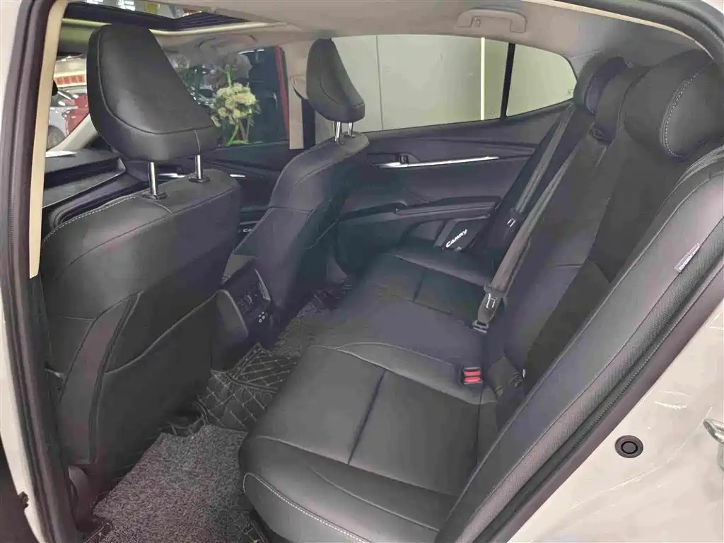Toyota Camry — миниатюра 5