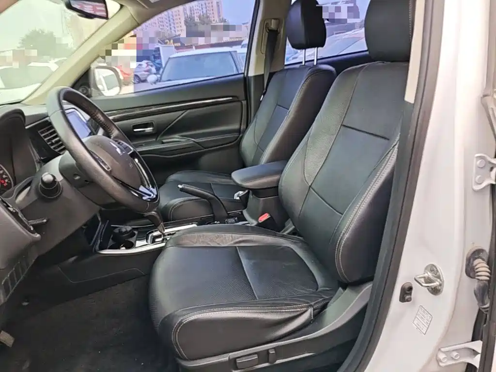 Mitsubishi Outlander — миниатюра 15