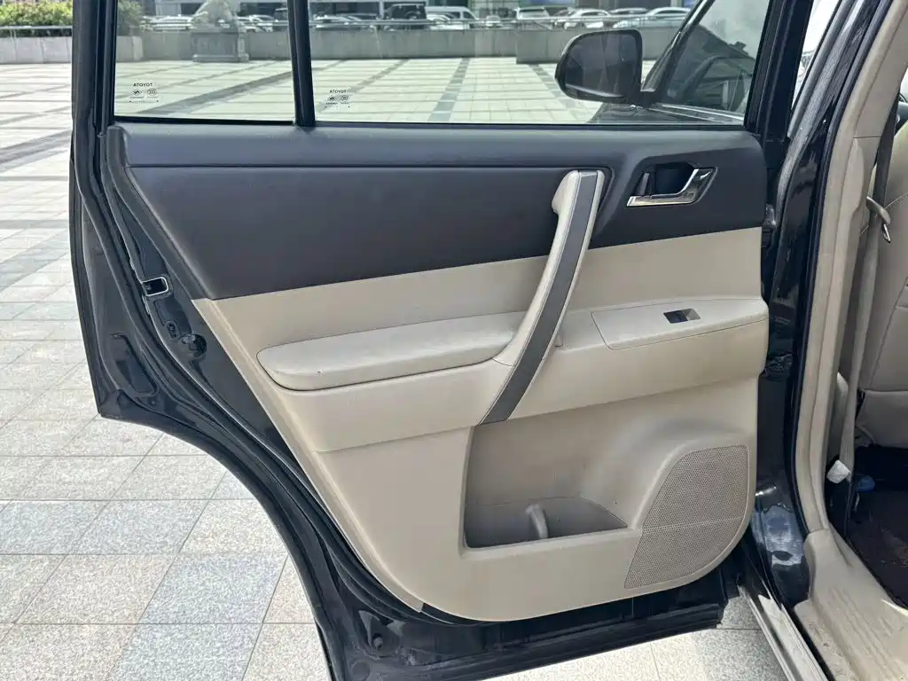 Toyota Highlander — миниатюра 9