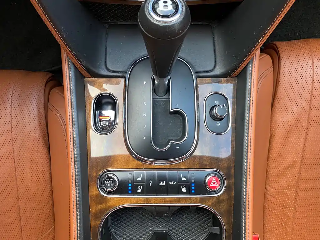 Bentley Flying Spur — миниатюра 17