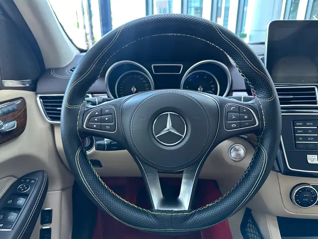 Mercedes-Benz GLS — миниатюра 10