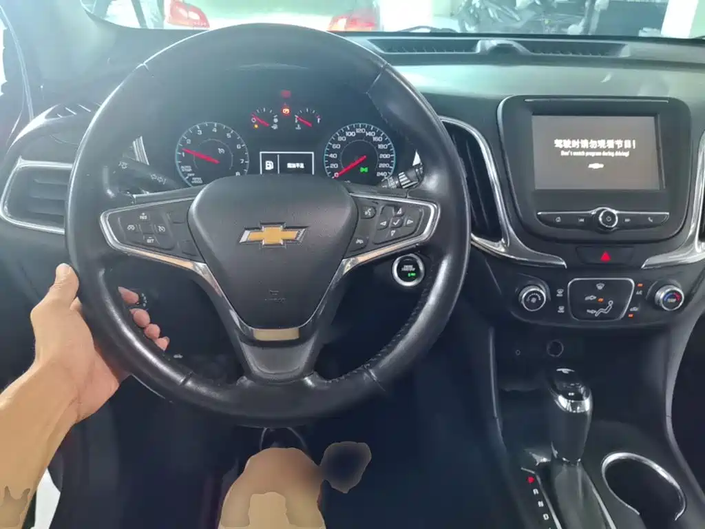 Chevrolet Equinox — миниатюра 10