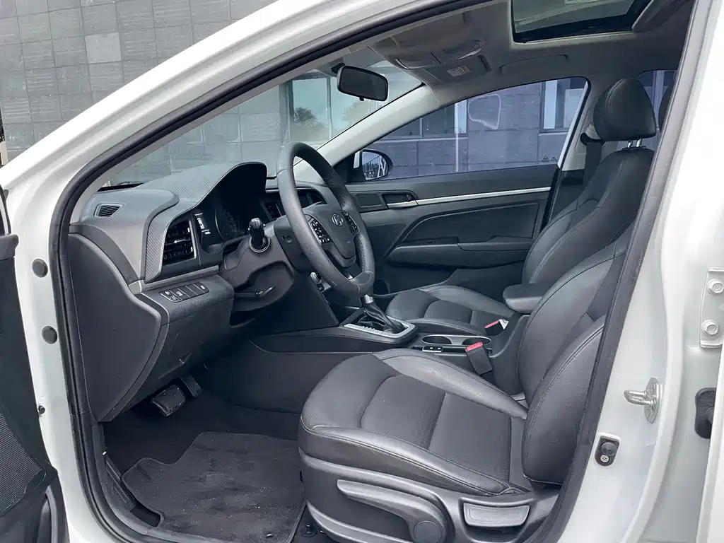 Hyundai Elantra — миниатюра 5