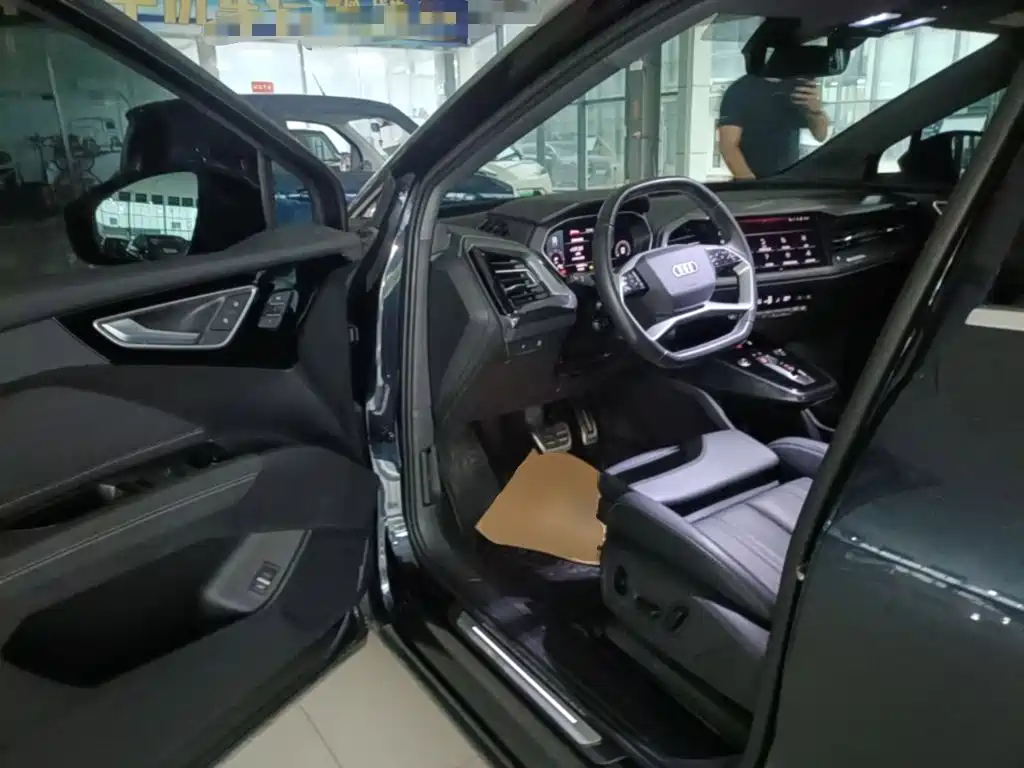 Audi Q4 e-tron — миниатюра 16