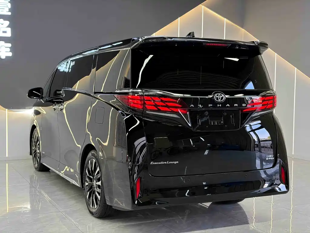 Toyota Alphard — миниатюра 10