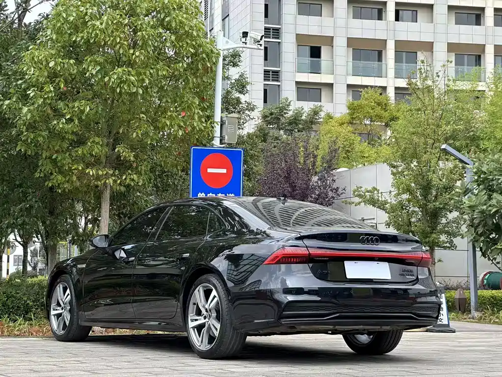 Audi A7L — миниатюра 7