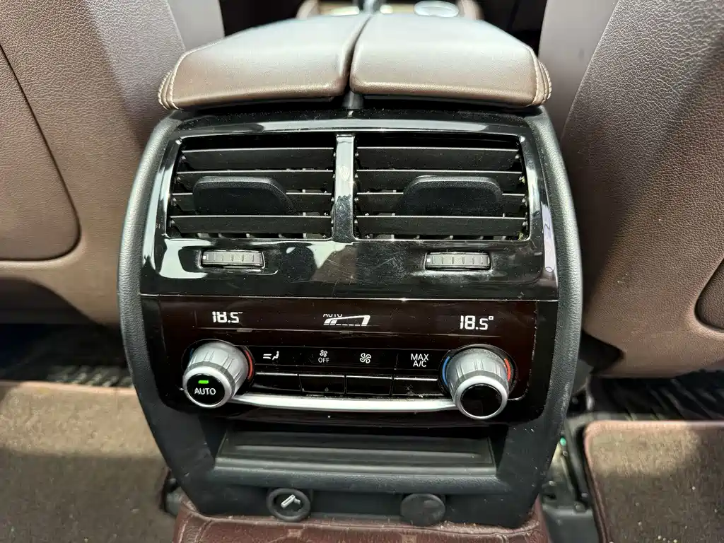 BMW 5 Series — миниатюра 9