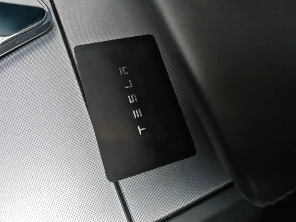 Tesla Model 3 — миниатюра 9