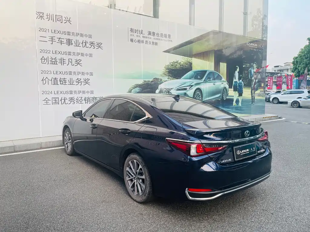 Lexus ES — миниатюра 16