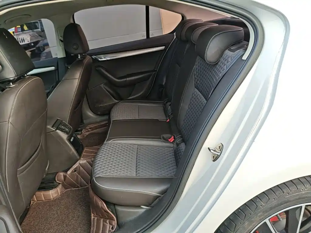 Skoda Octavia — миниатюра 17