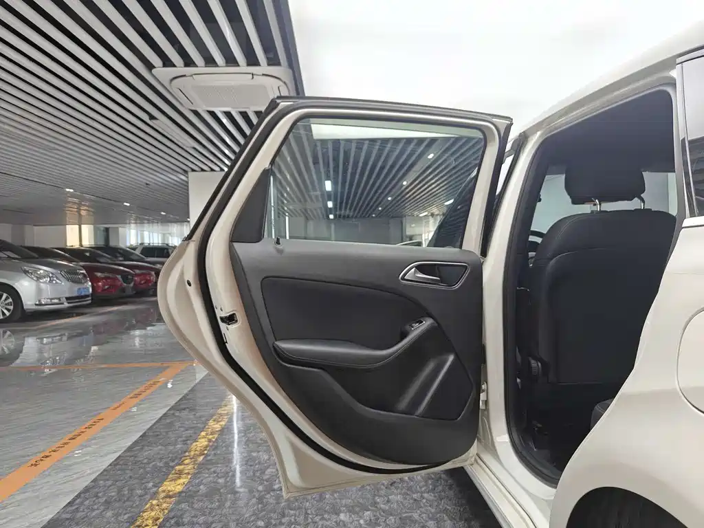 MERCEDES-BENZ B CLASS