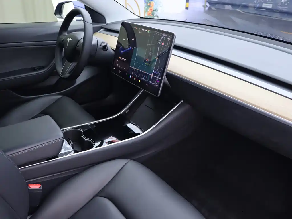 Tesla Model 3 — миниатюра 9
