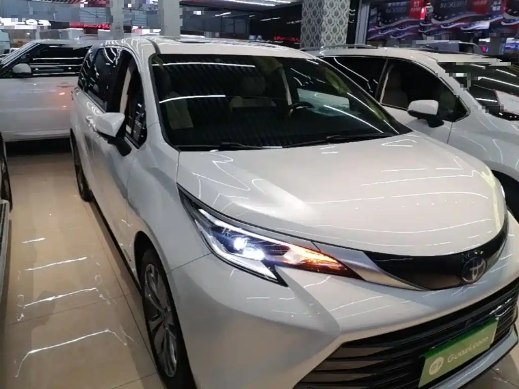 Toyota Sienna 2023 2.5L Luxury