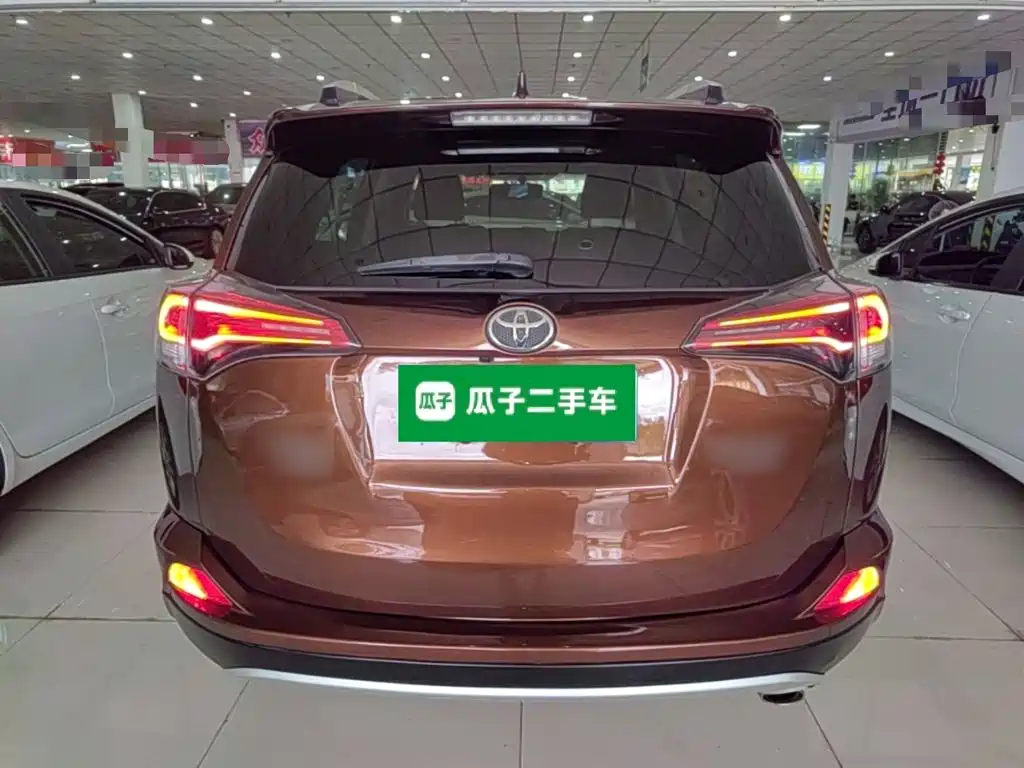 Toyota RAV4 — миниатюра 6