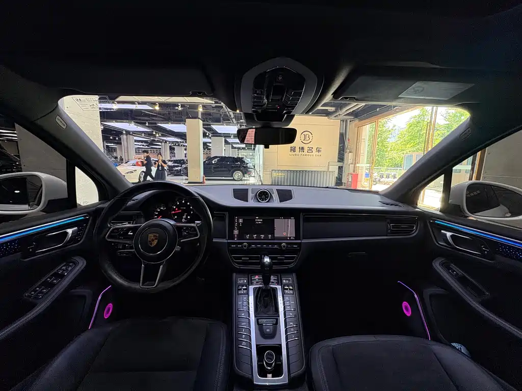 Porsche Macan — миниатюра 10