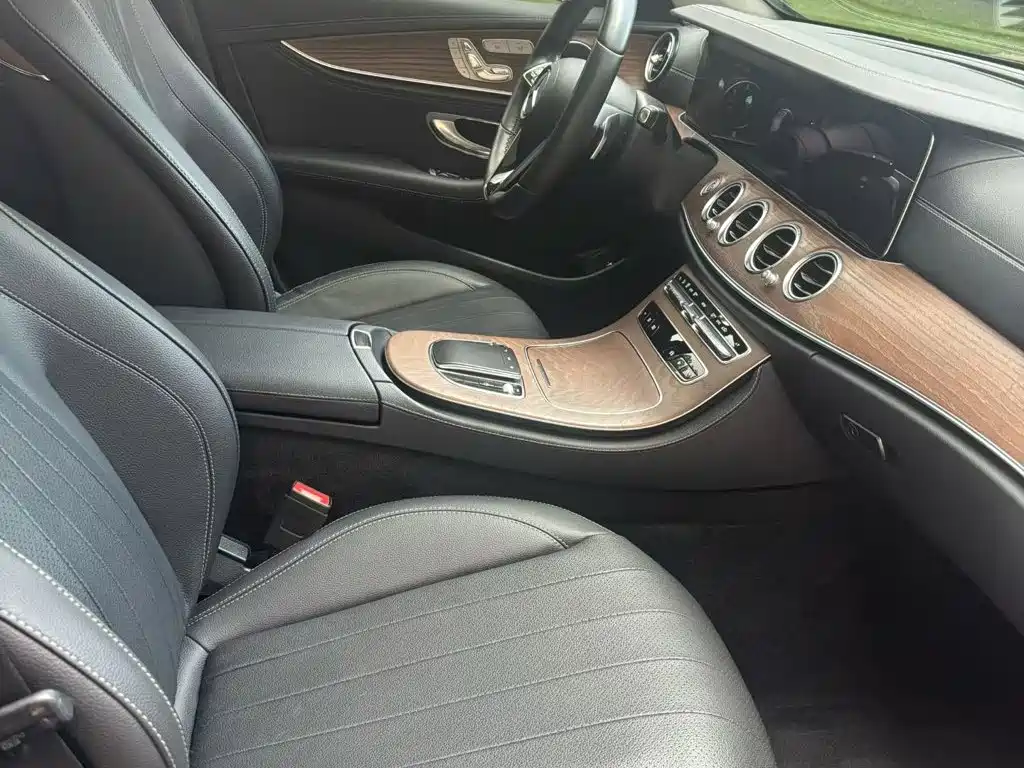 Mercedes-Benz E-Class — миниатюра 7