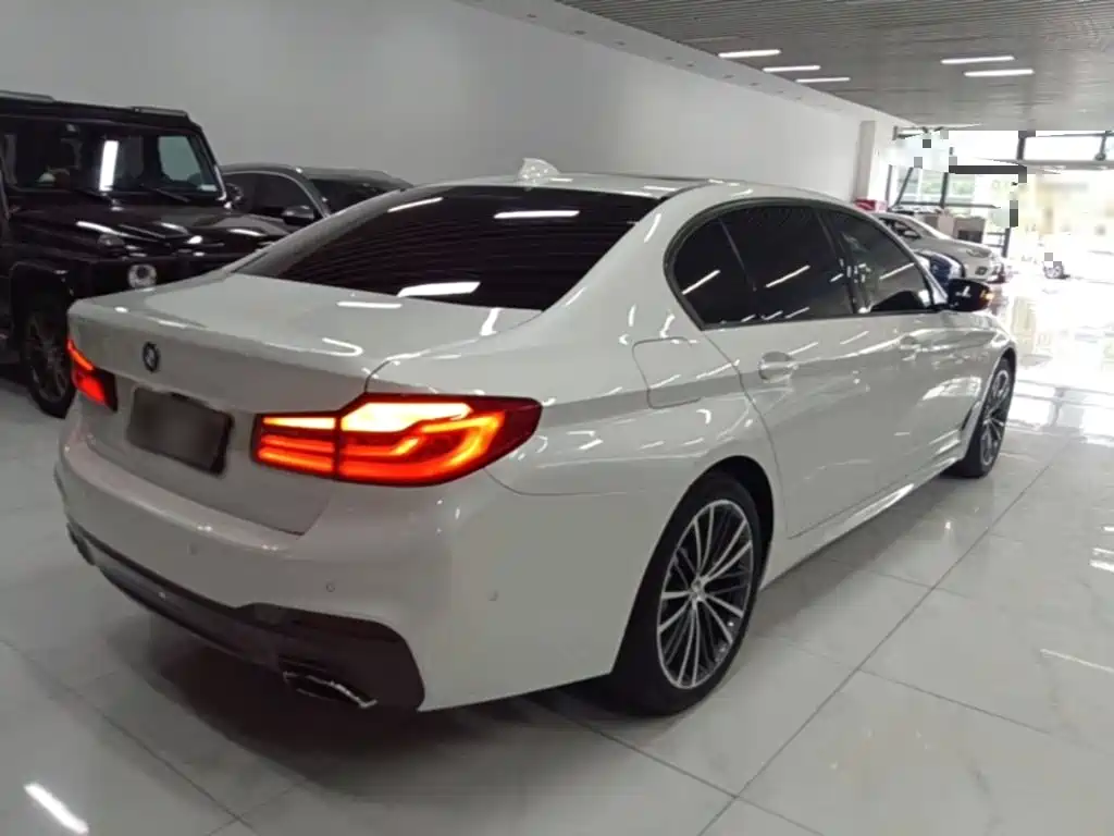 BMW 5 Series — миниатюра 7